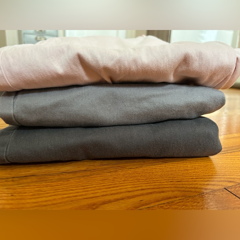 JCREW lot of three men’s cotton stretch pants 30x30, dk gray, lt gray, and pink.